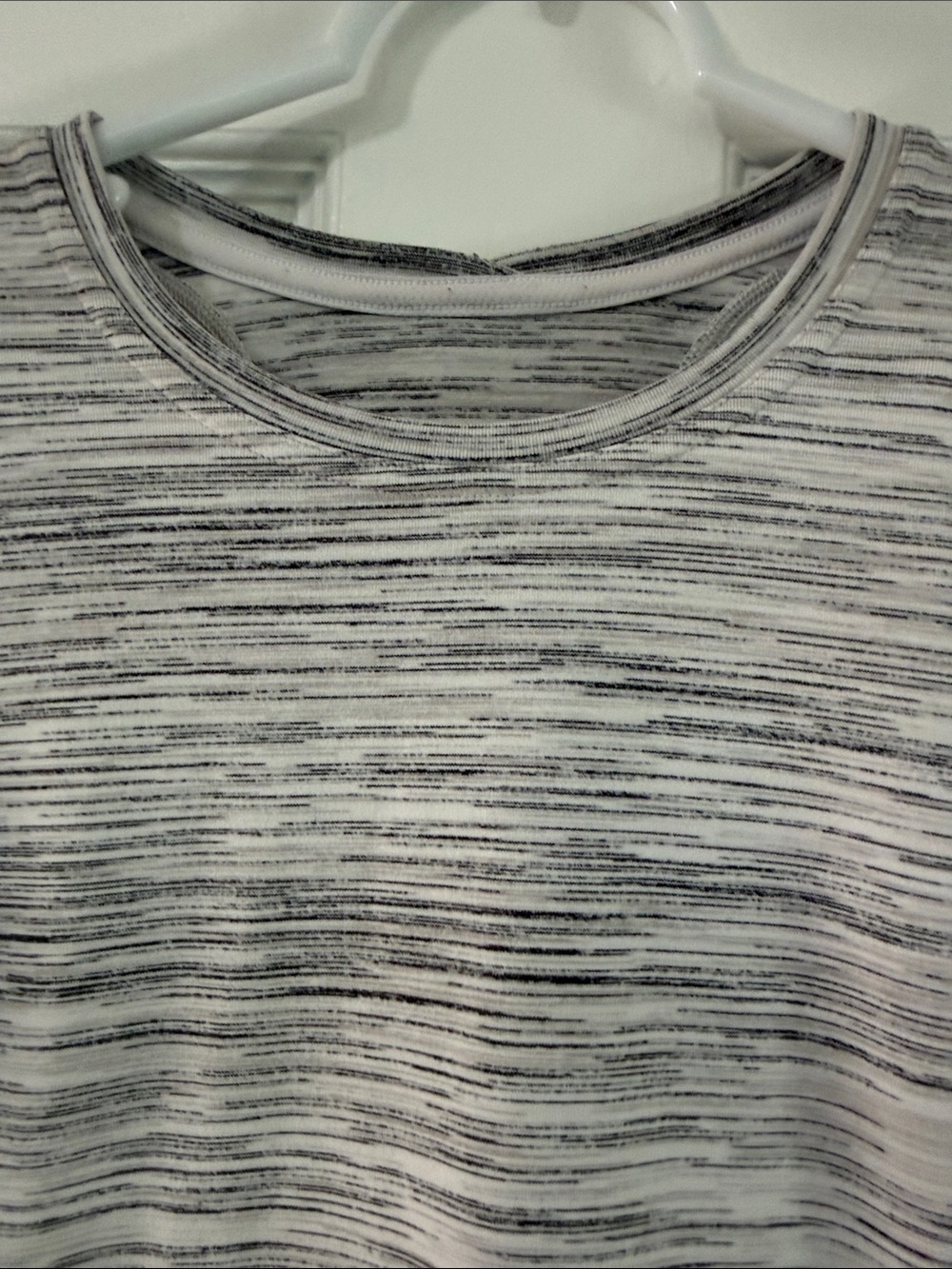 Lululemon Runderful Long Sleeve Light Gray Women's Top winter size 8 - Picture 3 of 6